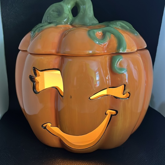 Jack-o-lantern with lid 7” tall - Picture 5 of 10
